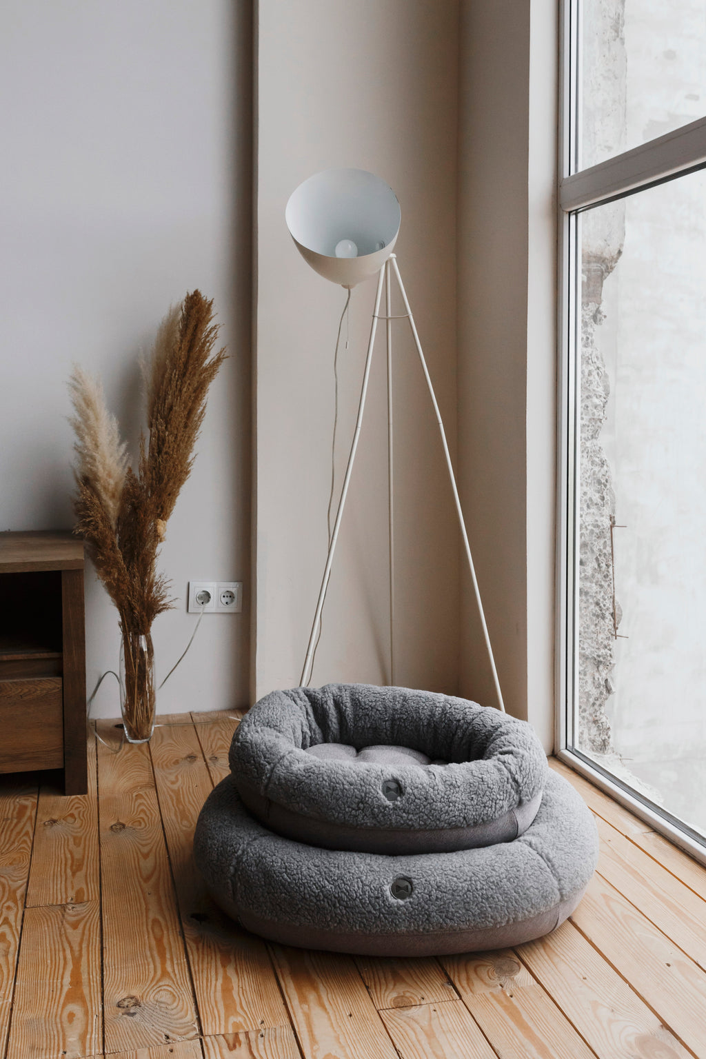 Chester & Lee | Furry Gray Donut Dog Bed